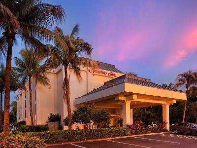 Hampton Naples-central 3*