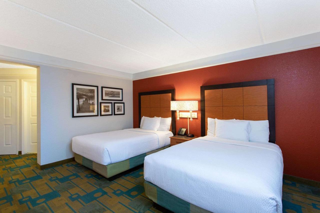 La Quinta By Wyndham Butler Blvd Hotel