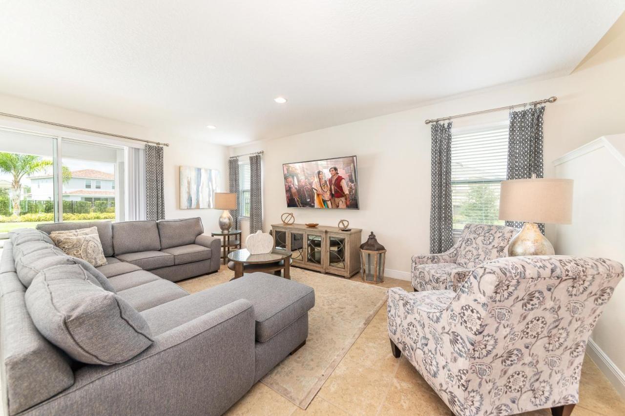 Villa Spacious By Rentyl Near With Private Pool, Movie Room, Air Hockey Table & Amenities - 530b Orlando