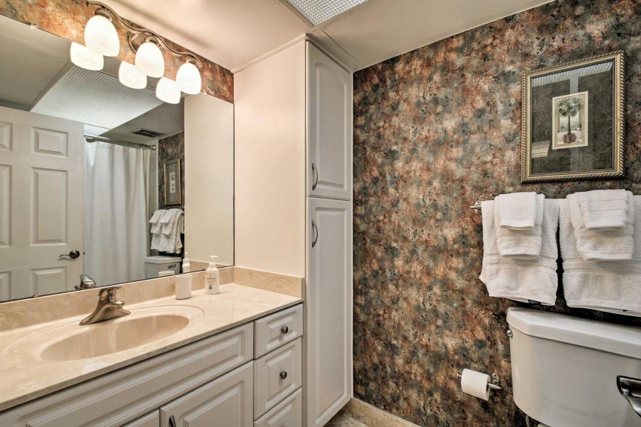 Indian Shores With 2 Balconies And Pool Access!