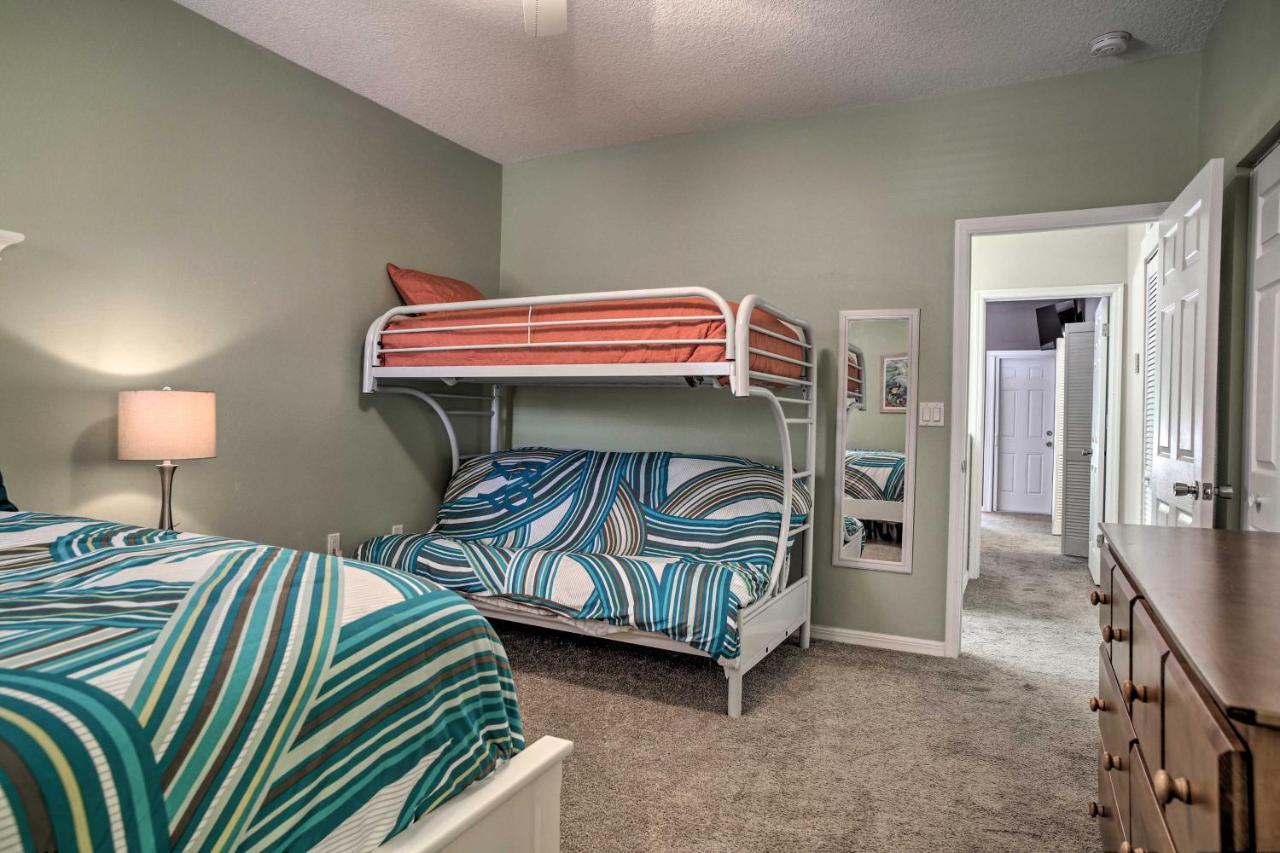Holiday home Updated Townhome, Walk To The Cape Canaveral