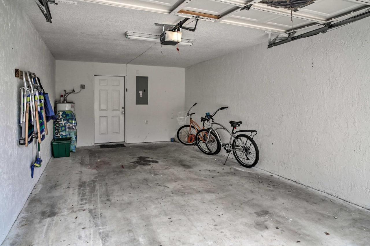 Updated Townhome, Walk To The * Cape Canaveral