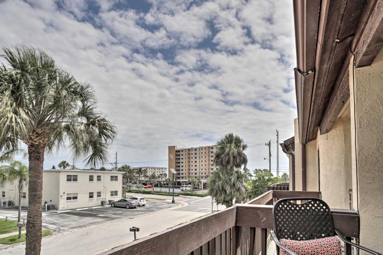 Holiday home Updated Townhome, Walk To The *