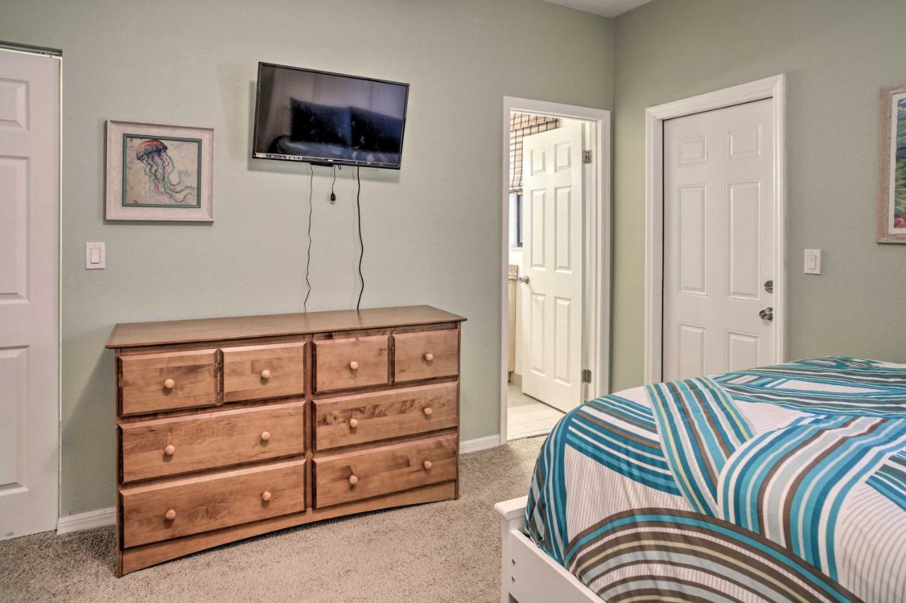 Holiday home Updated Townhome, Walk To The