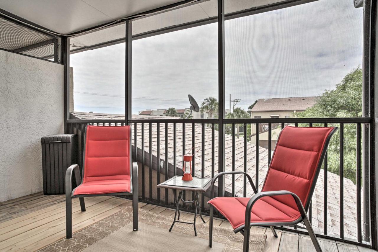 Updated Townhome, Walk To The Holiday home