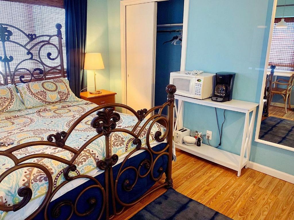 Hotel Ebb Tide 3*