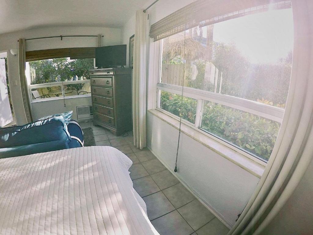 Hotel Ebb Tide