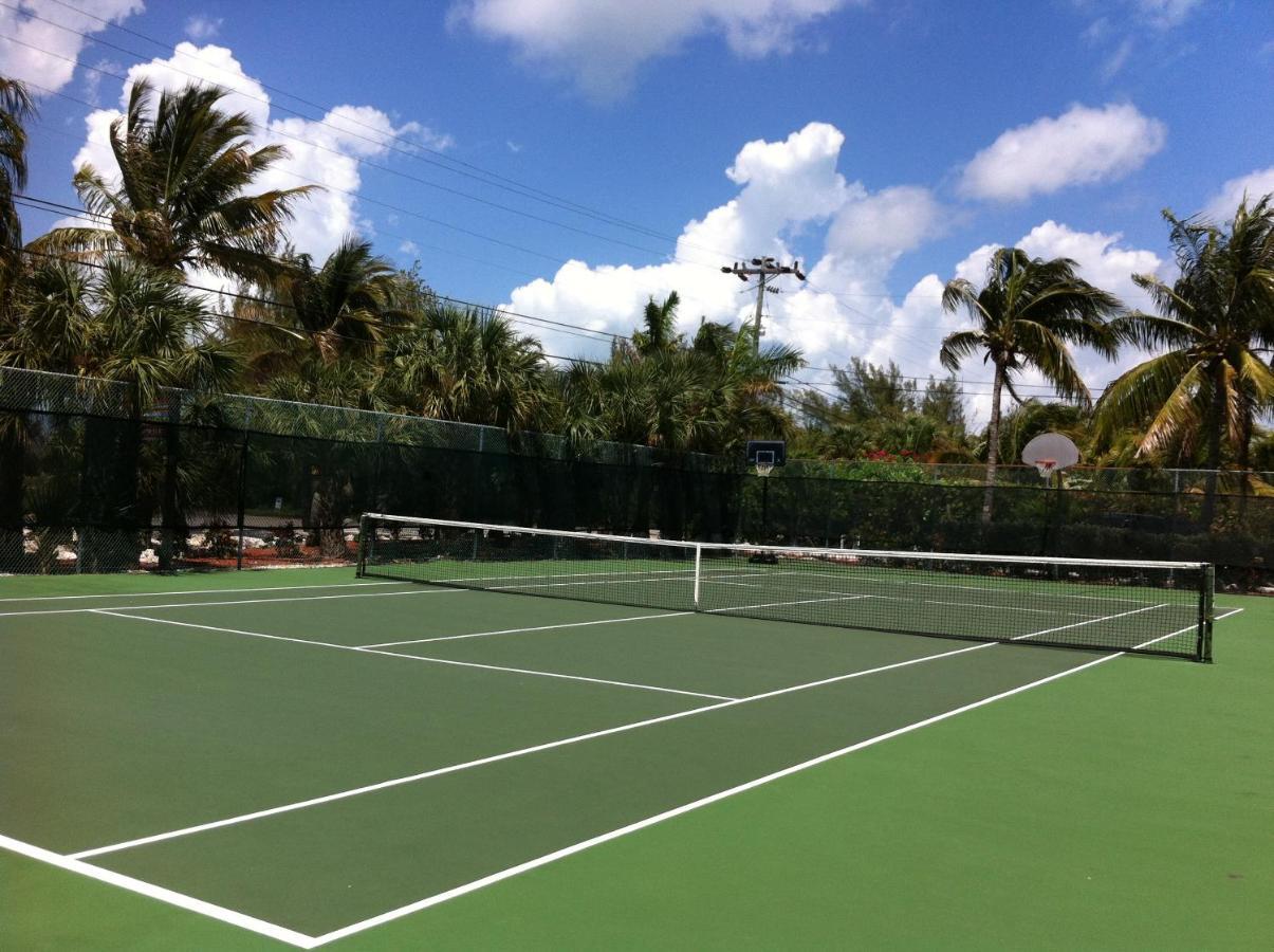 Aparthotel Coco Plum Beach & Tennis Club & Marina 3*