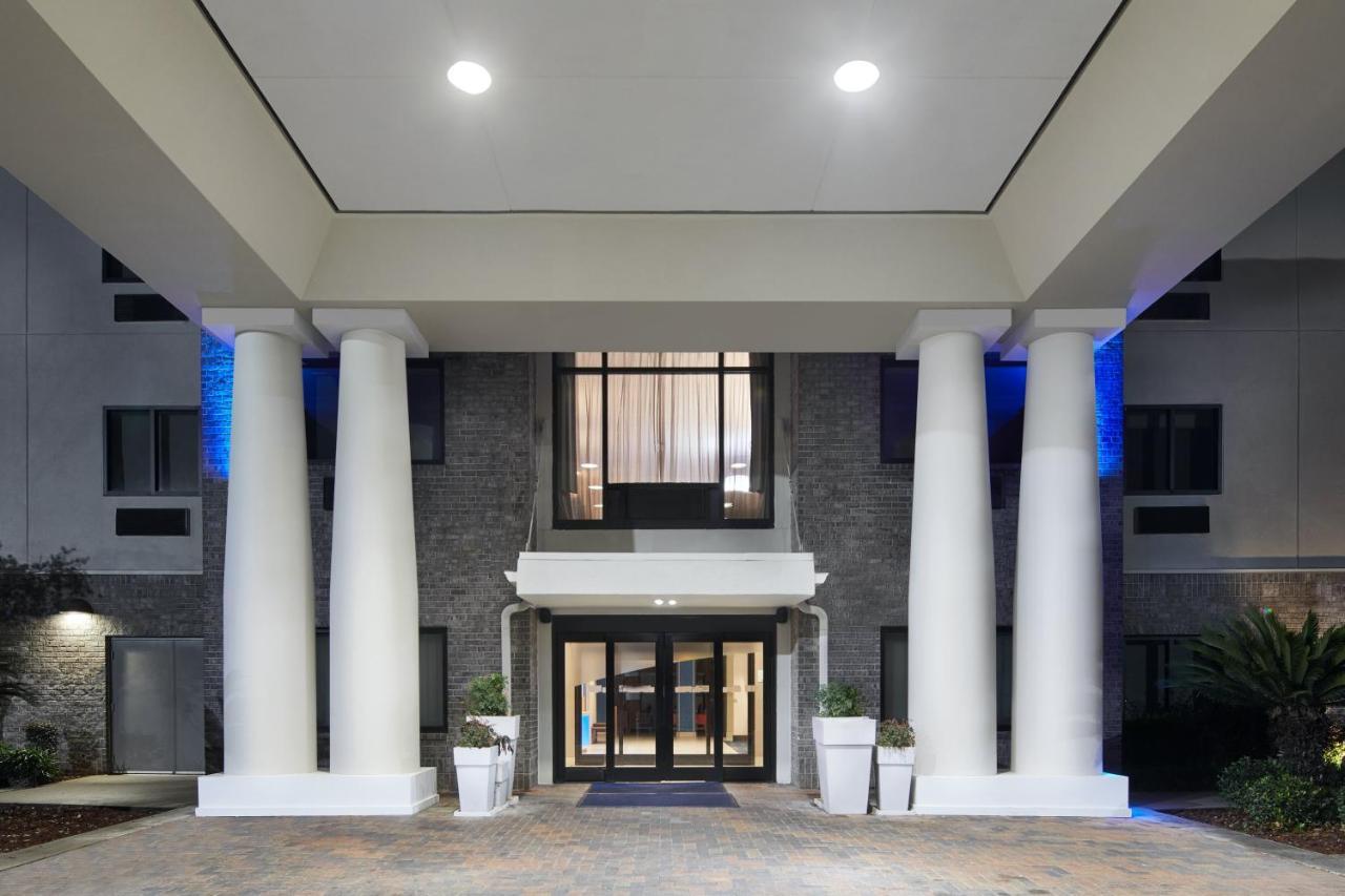 Express & Pensacola-west Navy Base By Ihg Hotel 3*