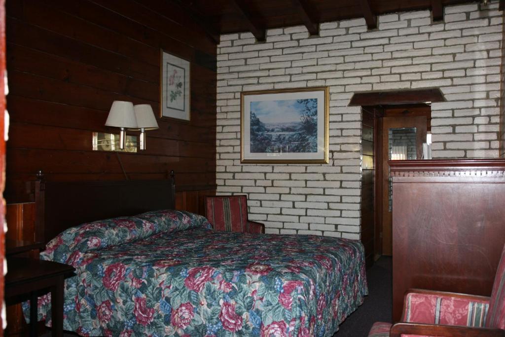 Motel Adobe Hacienda