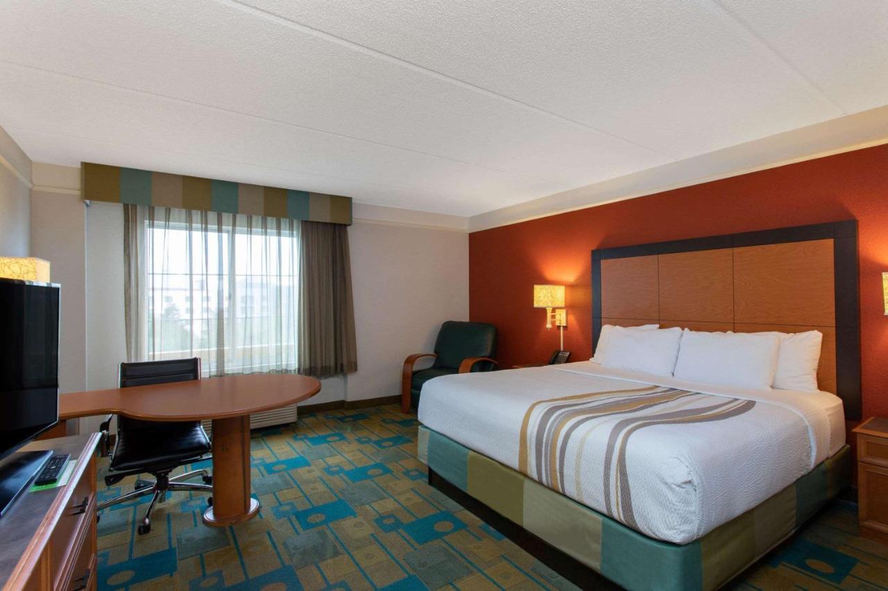 La Quinta By Wyndham Butler Blvd Hotel 3*