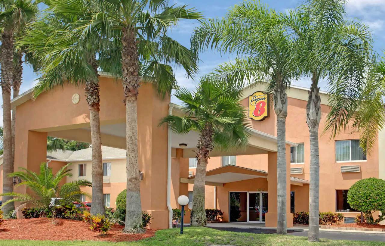 Super 8 By Wyndham Daytona Hotel