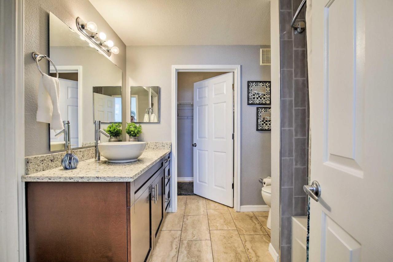 Modern With Pool 4 Mi To Beach! Apartment Clearwater