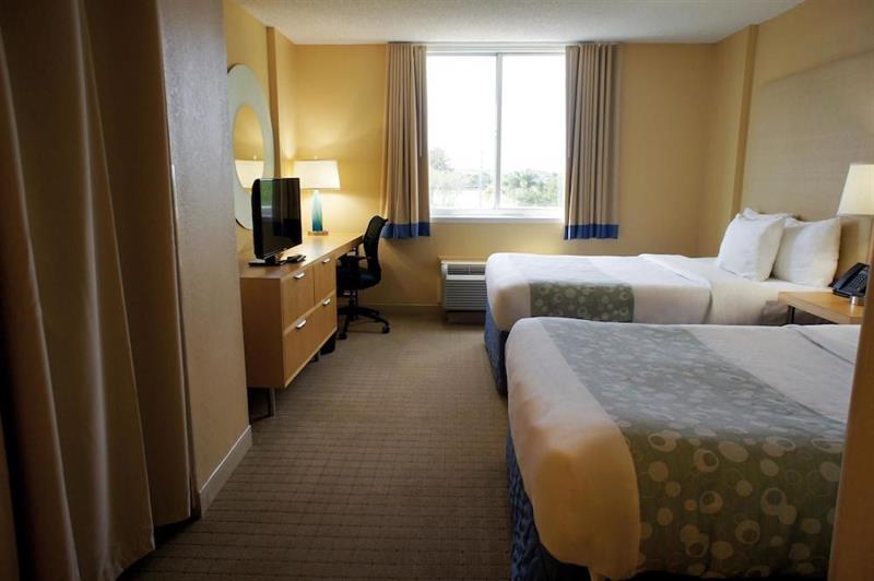 Hotel La Quinta & By Wyndham 3*