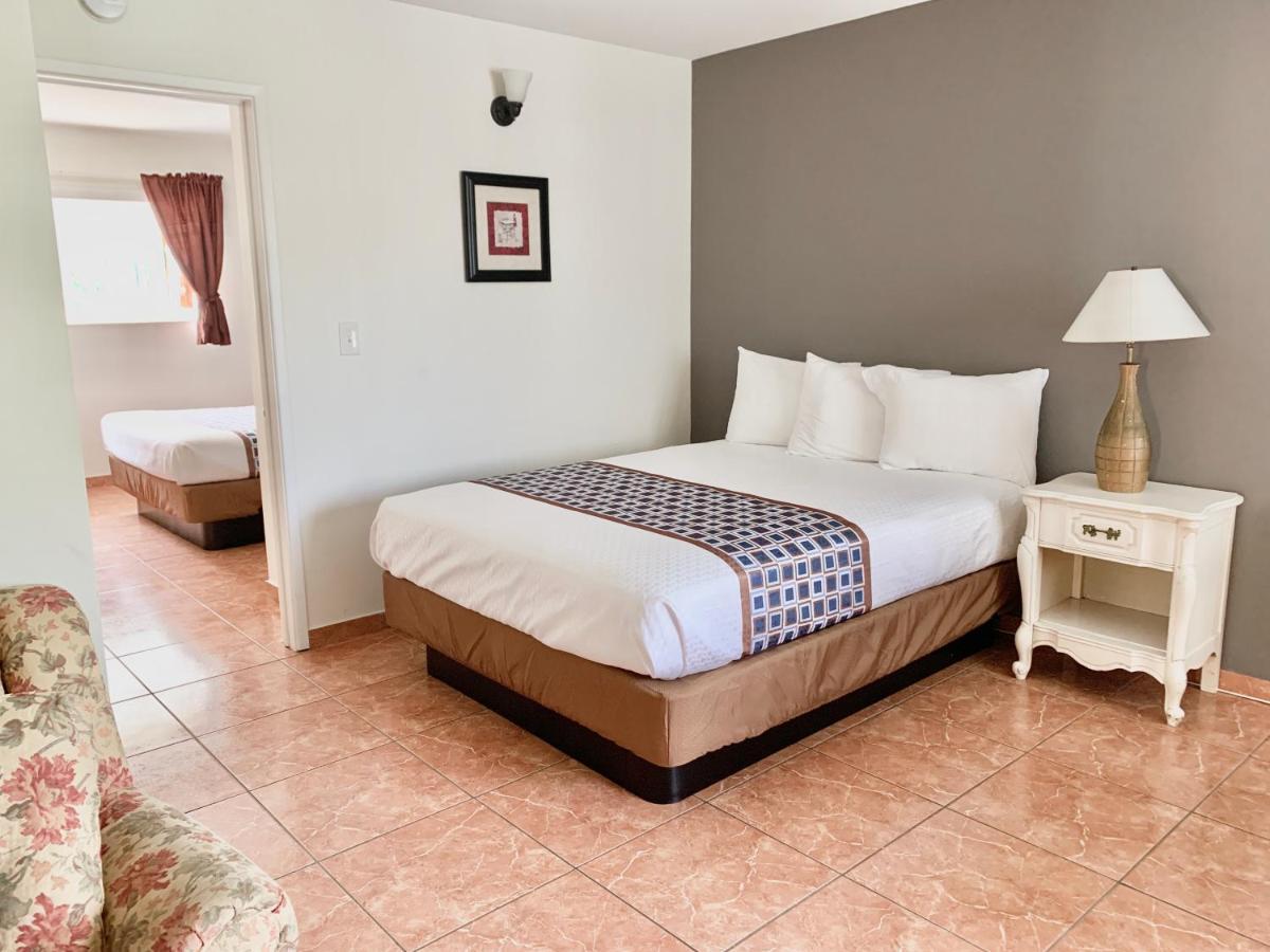 Capri Motel 3*