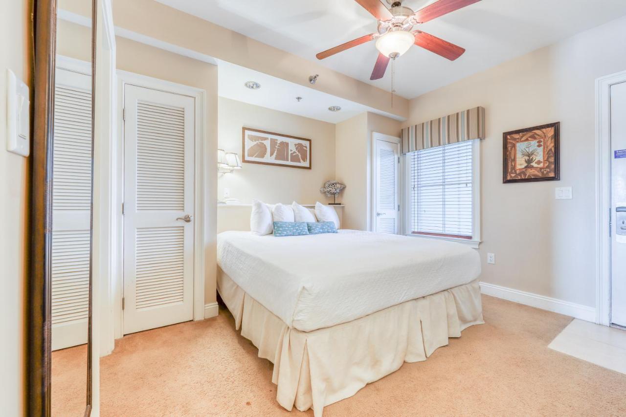 Apartment Carillon 205