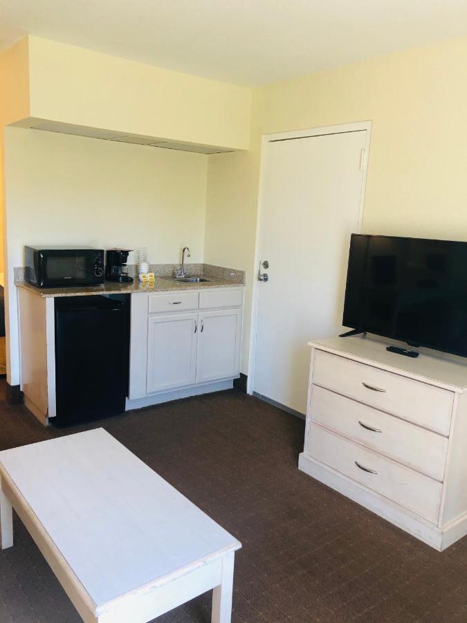 Days & By Wyndham - Near Beaches Hurlburt Navarre