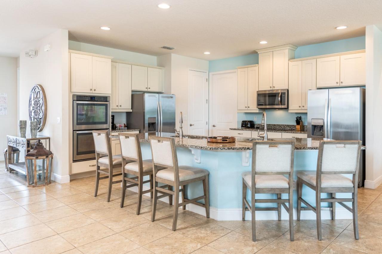 Villa Spacious By Rentyl Near With Private Pool, Movie Room, Air Hockey Table & Amenities - 530b