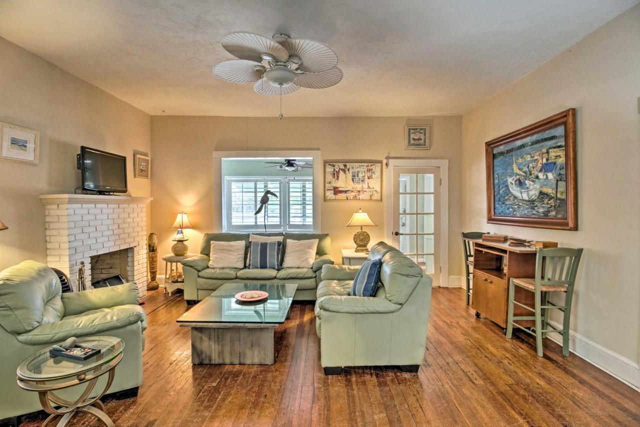 Charming Worth Abode With Outdoor Oasis! Lake Worth Beach