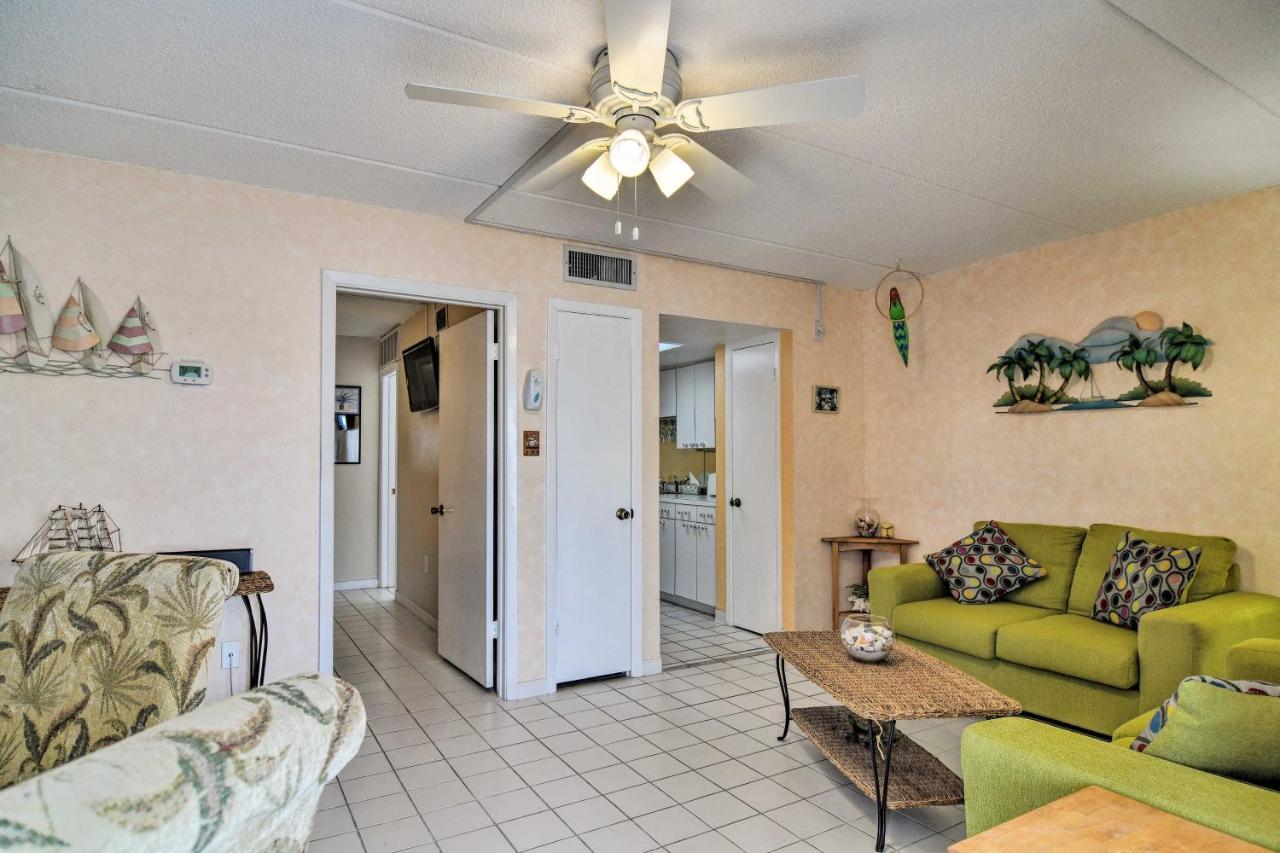 Colorful With Pool Less Than 2 Mi To Upham Beach! Apartment