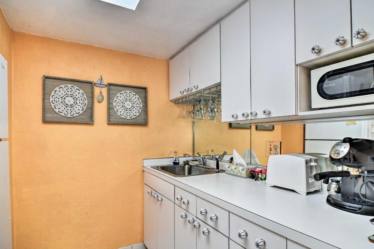 Apartment Colorful With Pool Less Than 2 Mi To Upham Beach! St. Pete Beach