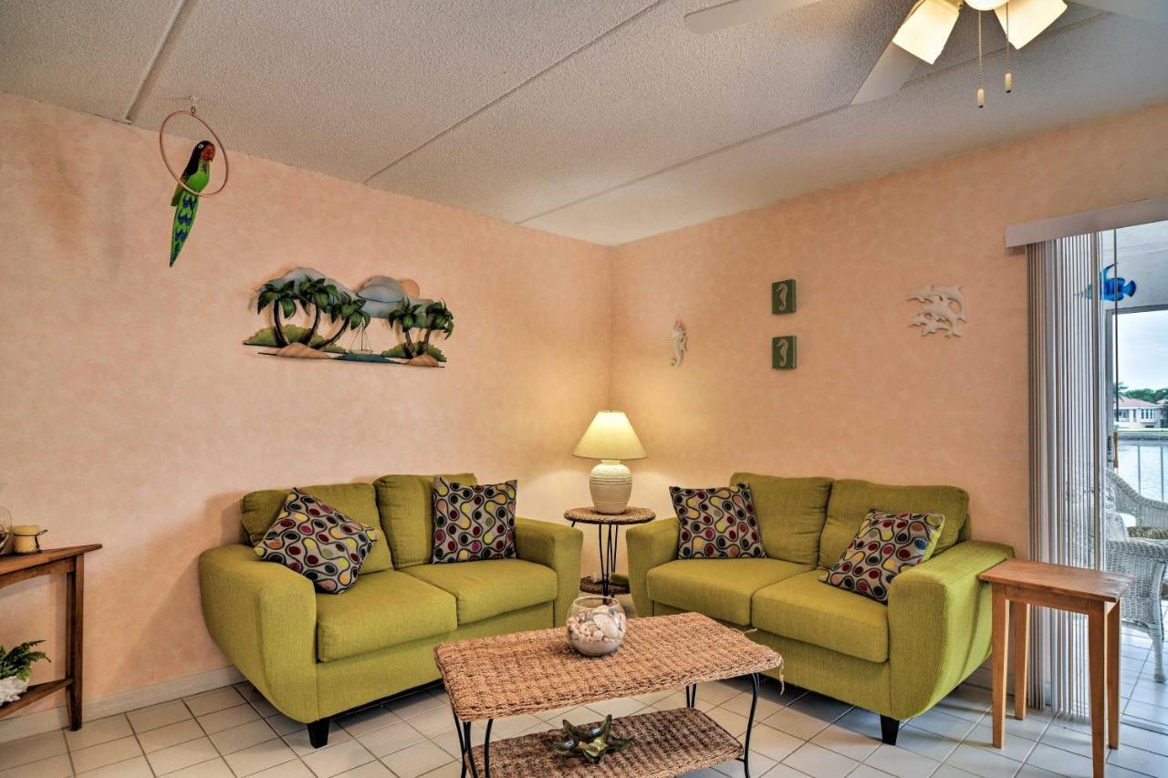 Apartment Colorful With Pool Less Than 2 Mi To Upham Beach!