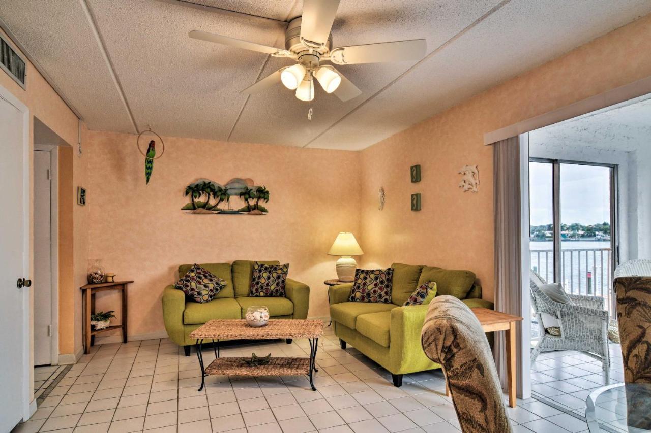 Colorful With Pool Less Than 2 Mi To Upham Beach! Apartment St. Pete Beach