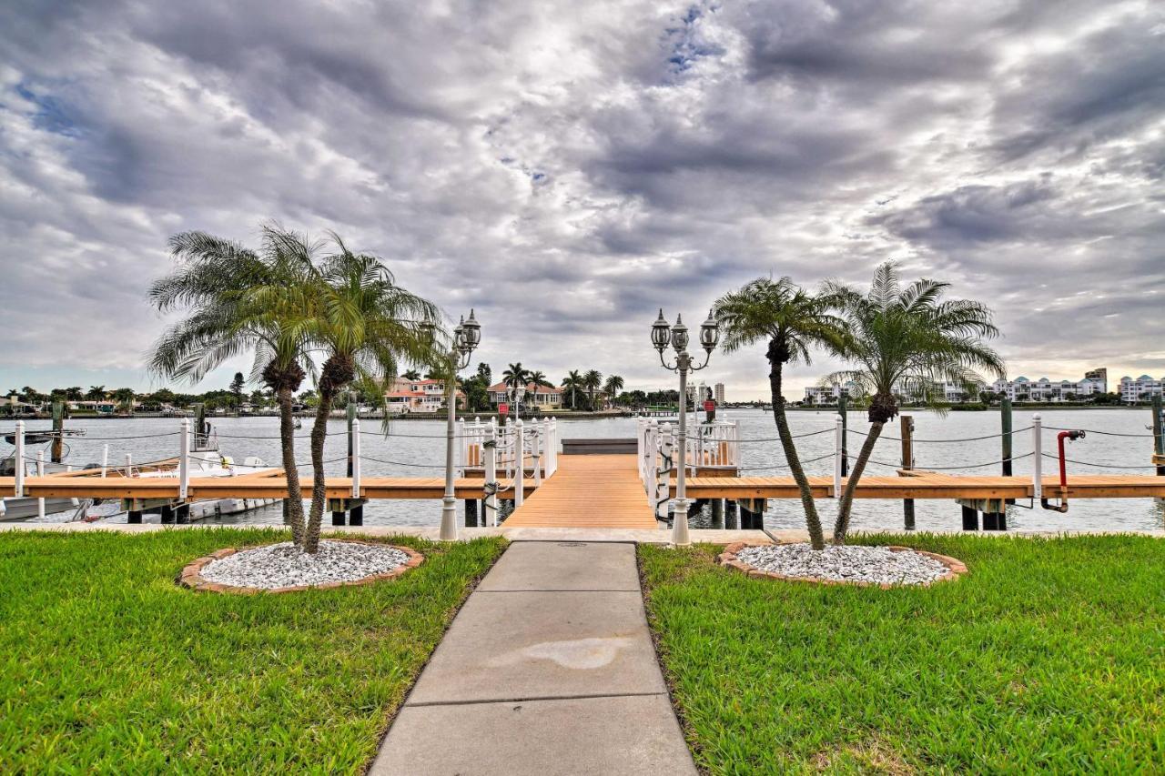 Colorful With Pool Less Than 2 Mi To Upham Beach!