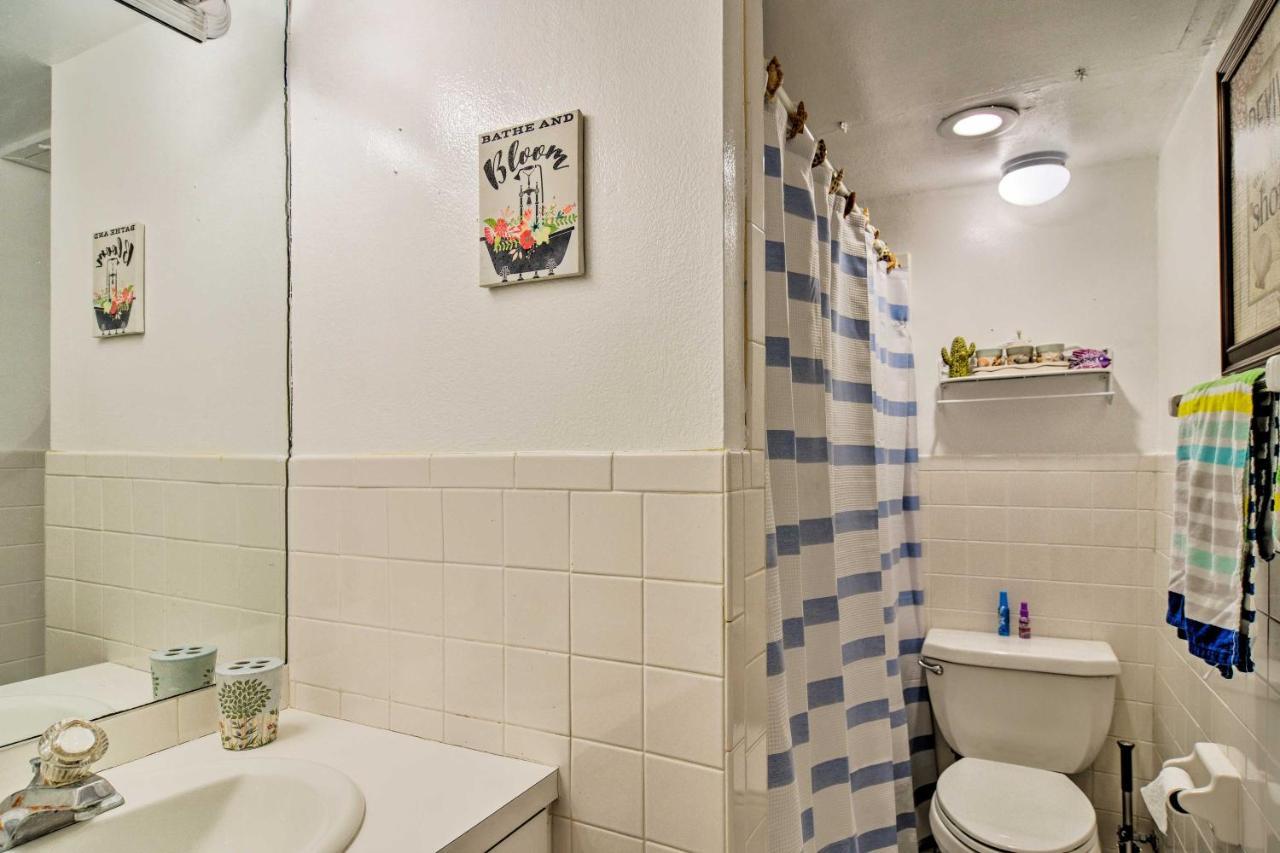 Apartment Colorful With Pool Less Than 2 Mi To Upham Beach!