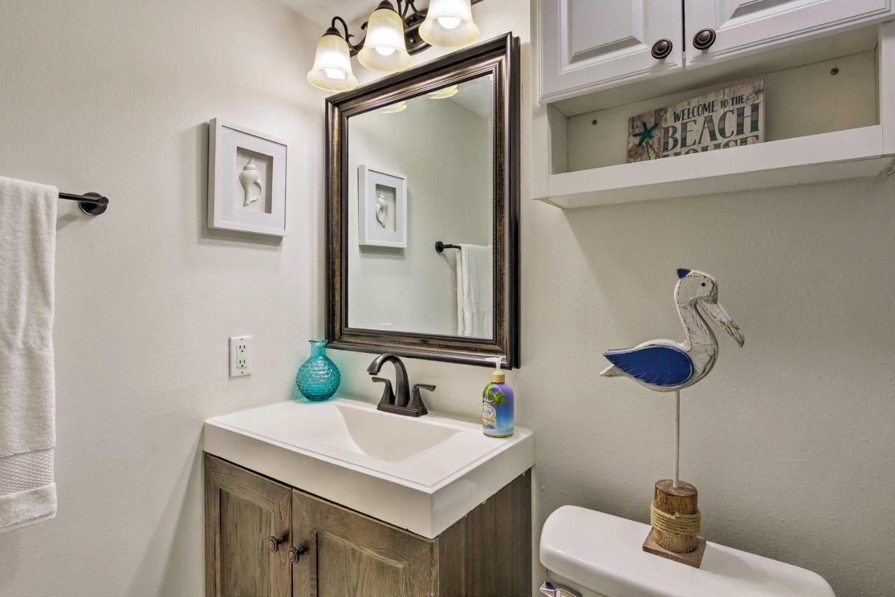 Snowbirds Retreat Walkable With View! Apartment