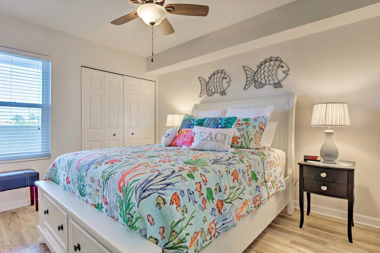 Snowbirds Retreat Walkable With View! *