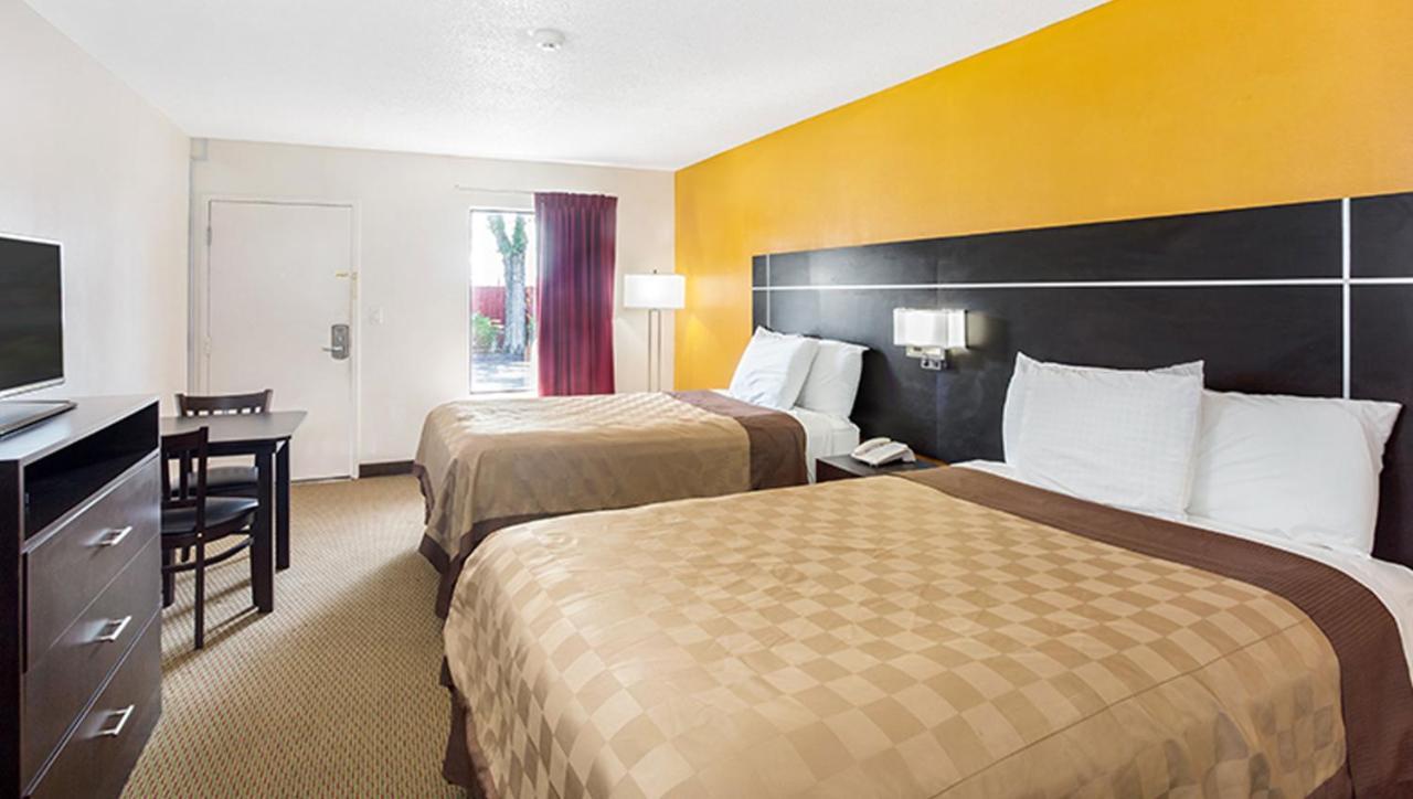 Magnuson Hotel 2*