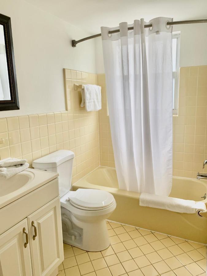 Capri Motel 3*