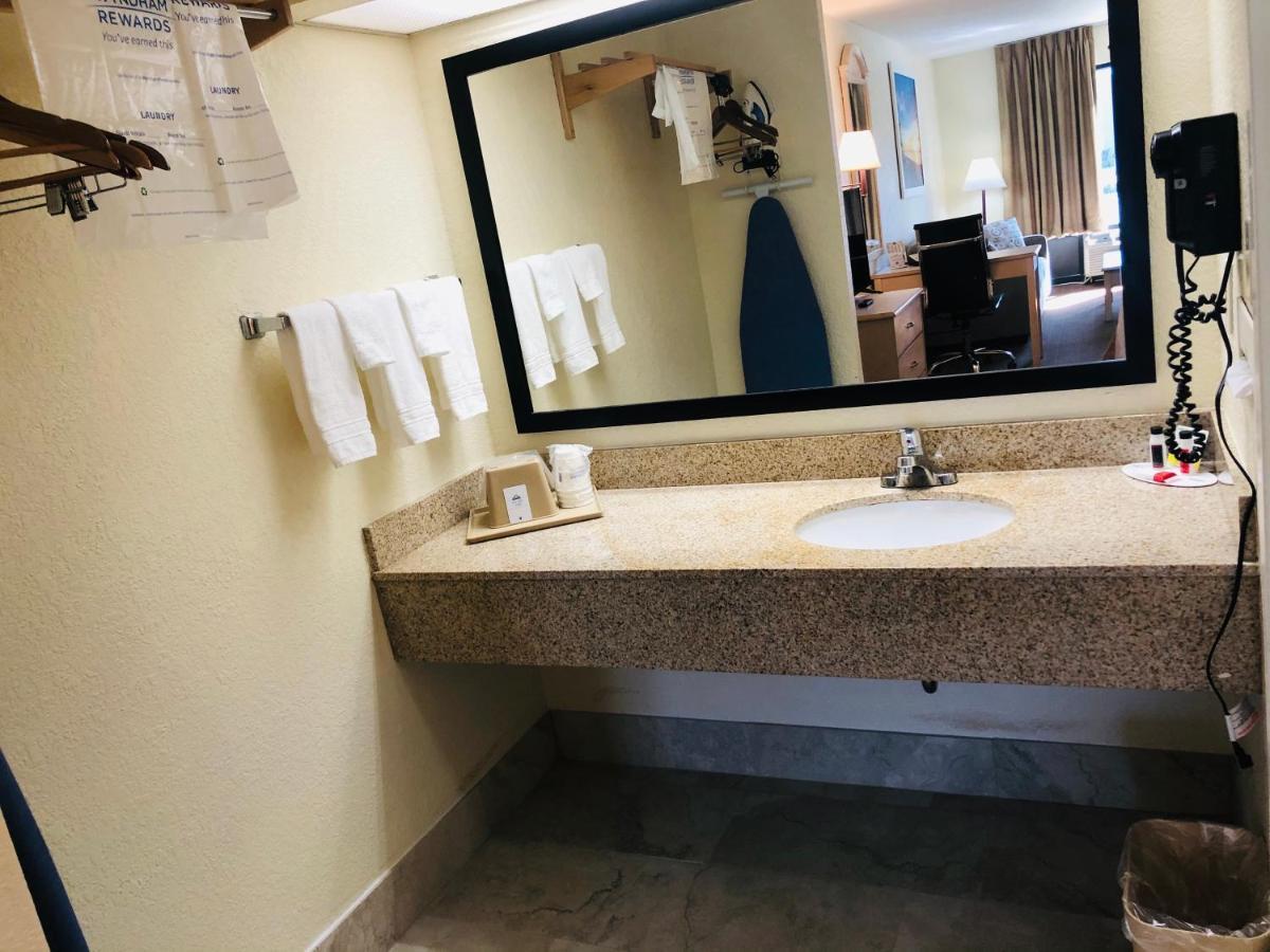 Days & By Wyndham - Near Beaches Hurlburt Motel 3*