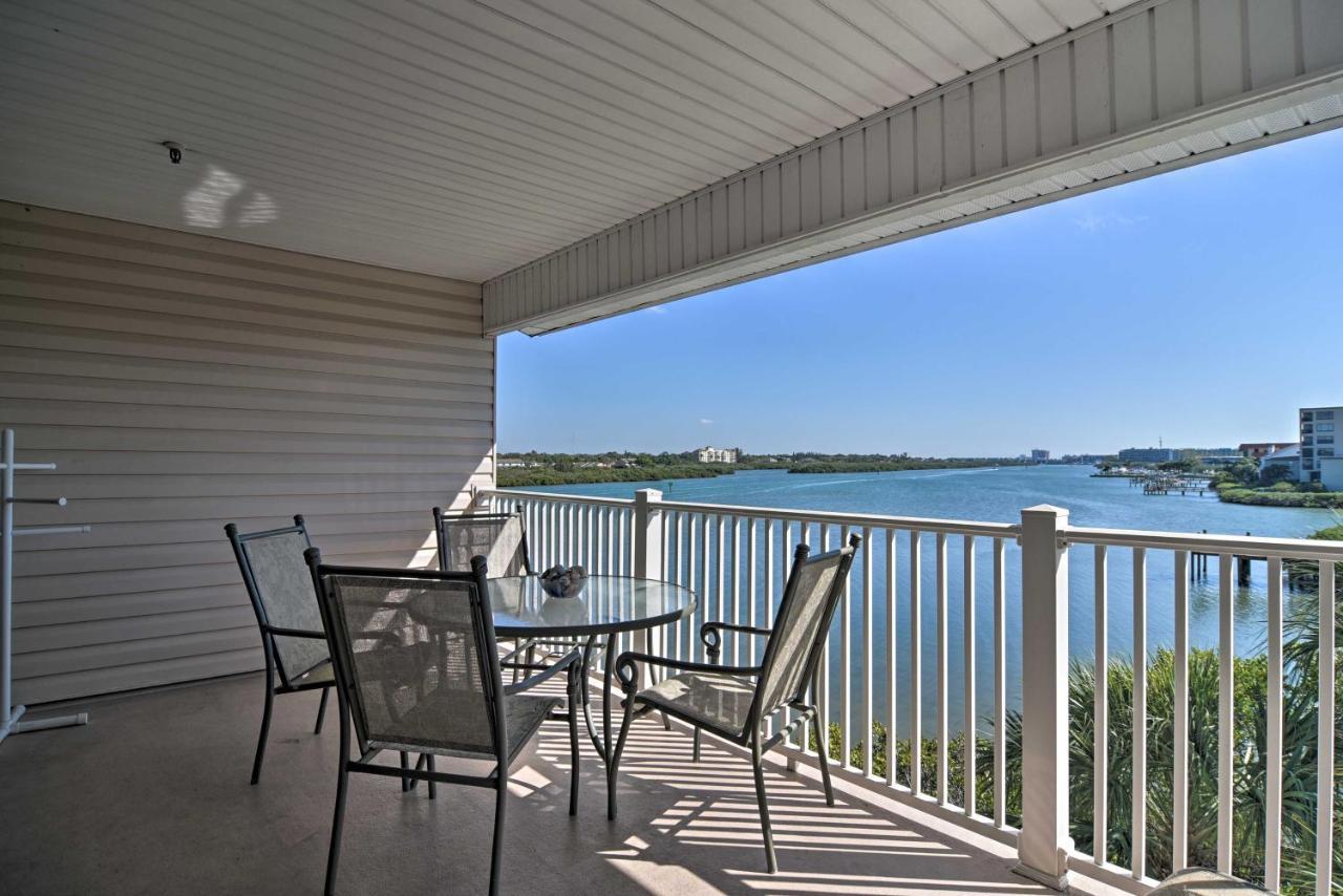 Apartment With Stunning Water Views And Large Balcony!
