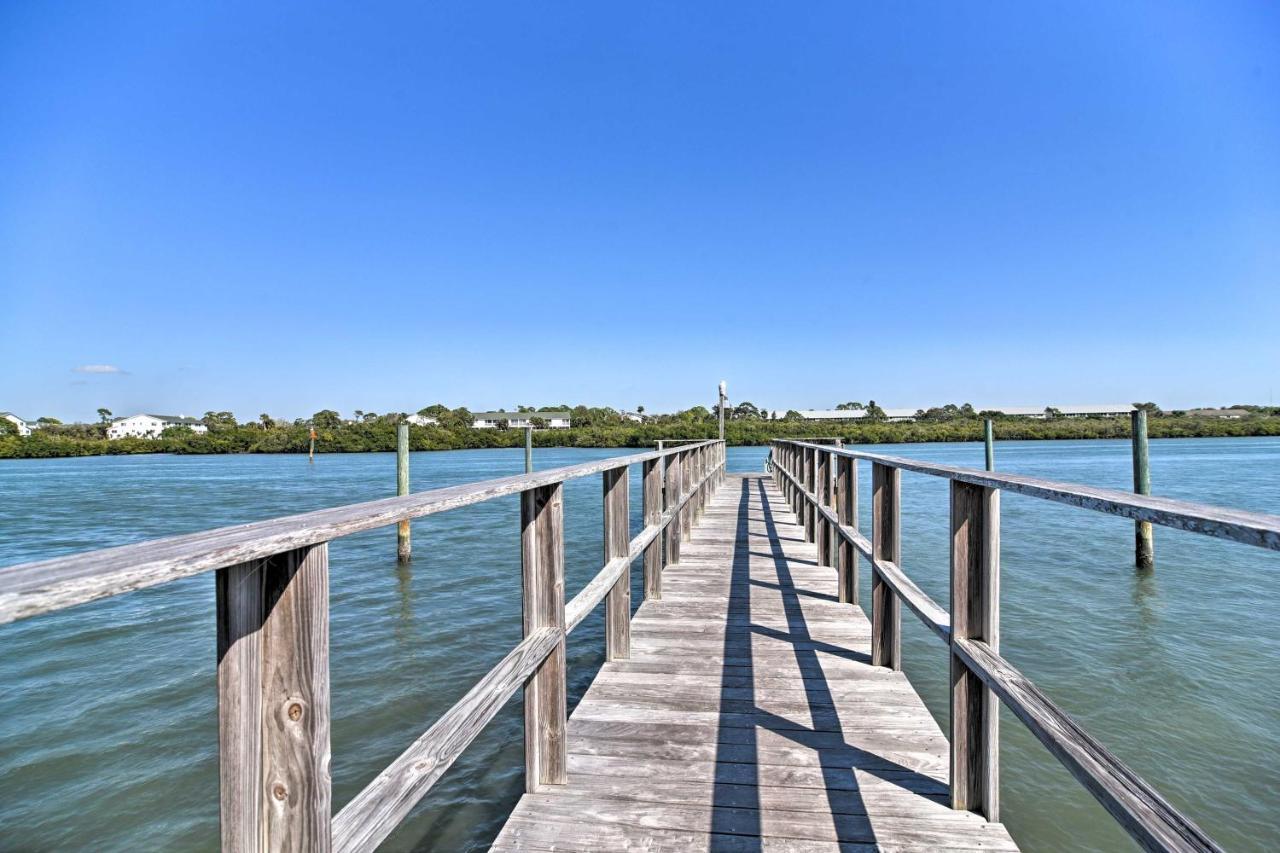 Apartment With Stunning Water Views And Large Balcony!