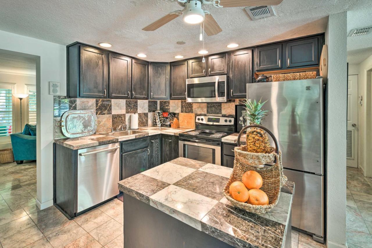 Upscale With Patio And Bbq, Walk To * Englewood