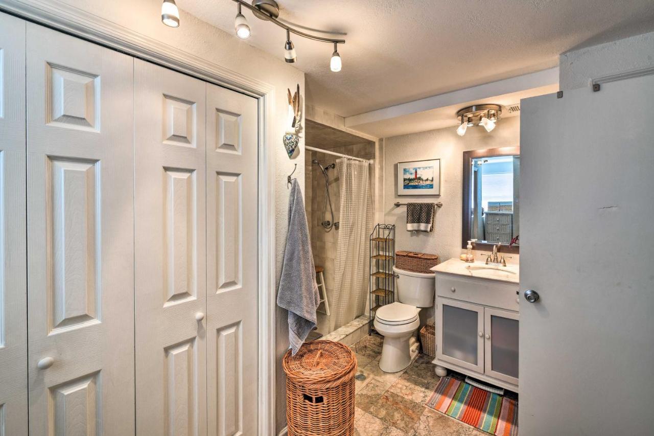 Upscale With Patio And Bbq, Walk To Holiday home