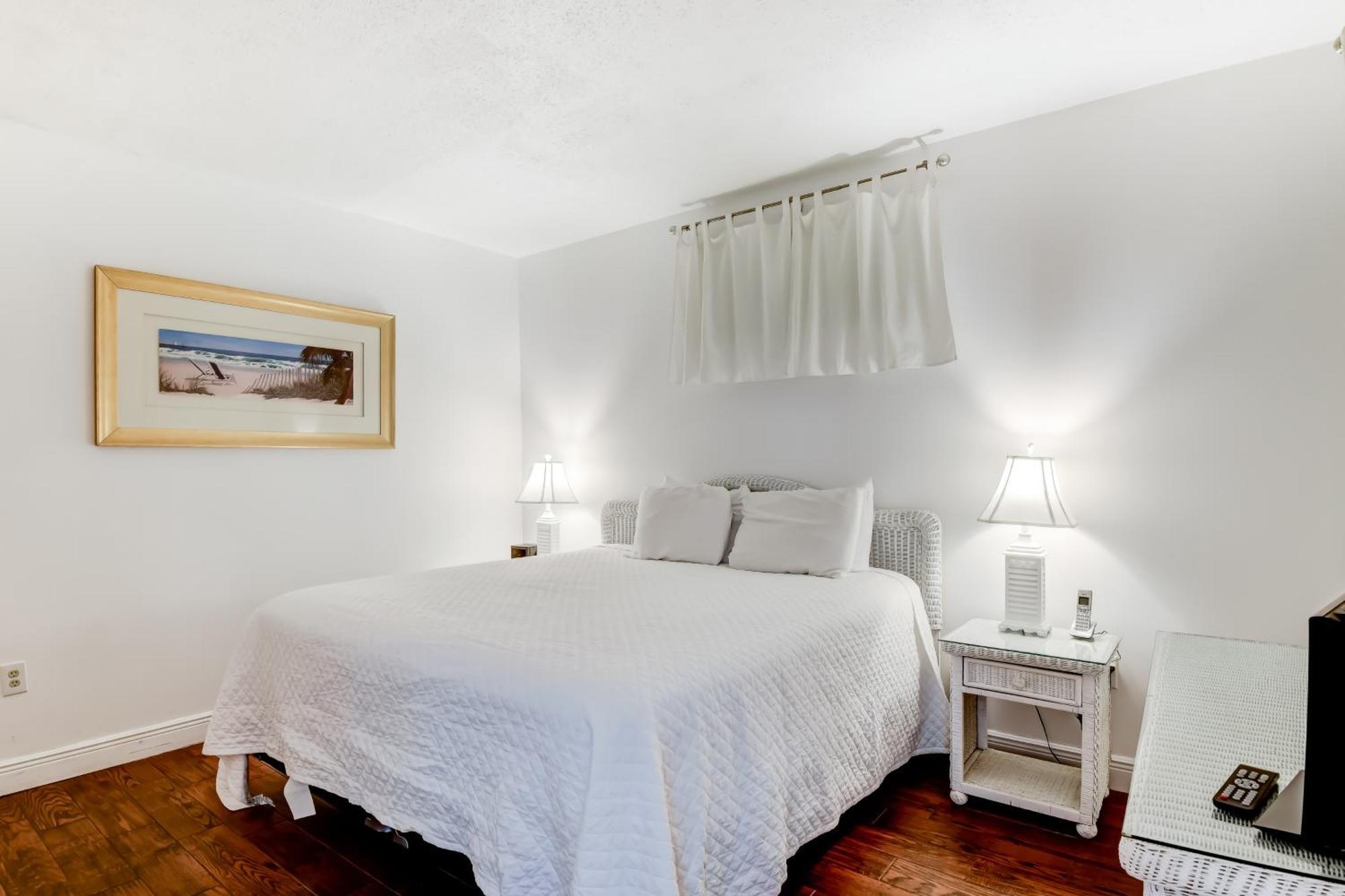 Emerald Hill Apartment *