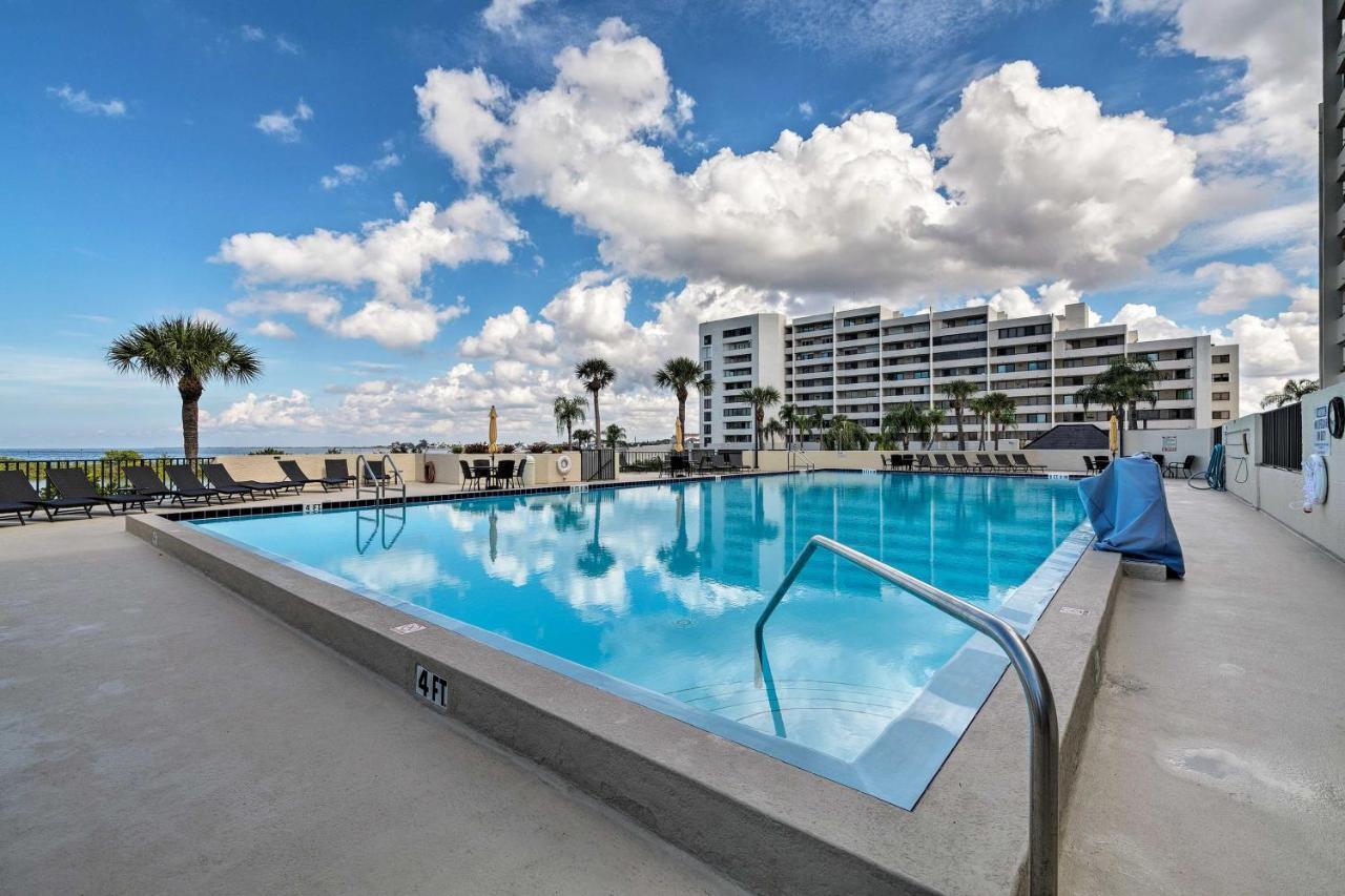 Gulf Coast Escape With Balcony And Amenities! Apartment Hudson