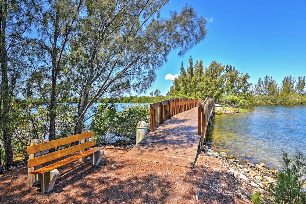 Gulf Coast Escape With Balcony And Amenities!