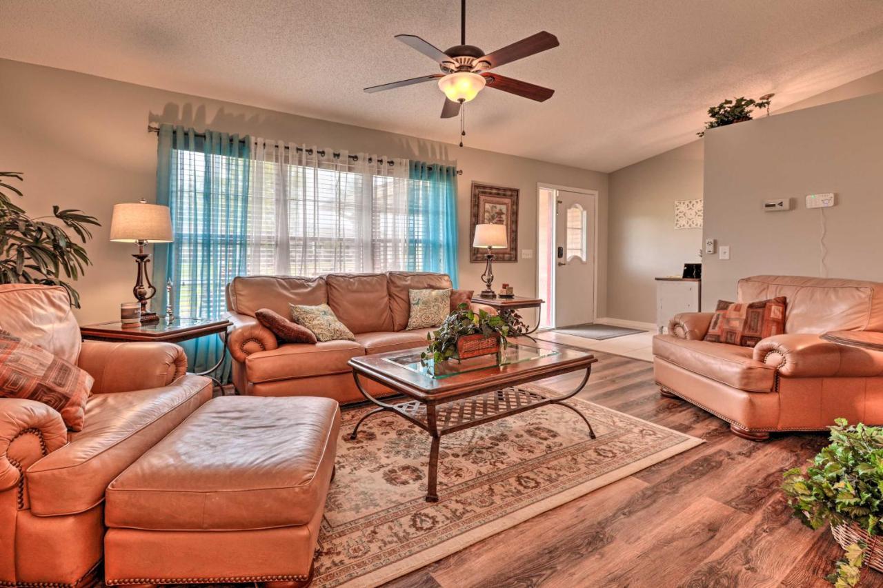 Centrally Located With Pool And Yard Holiday home