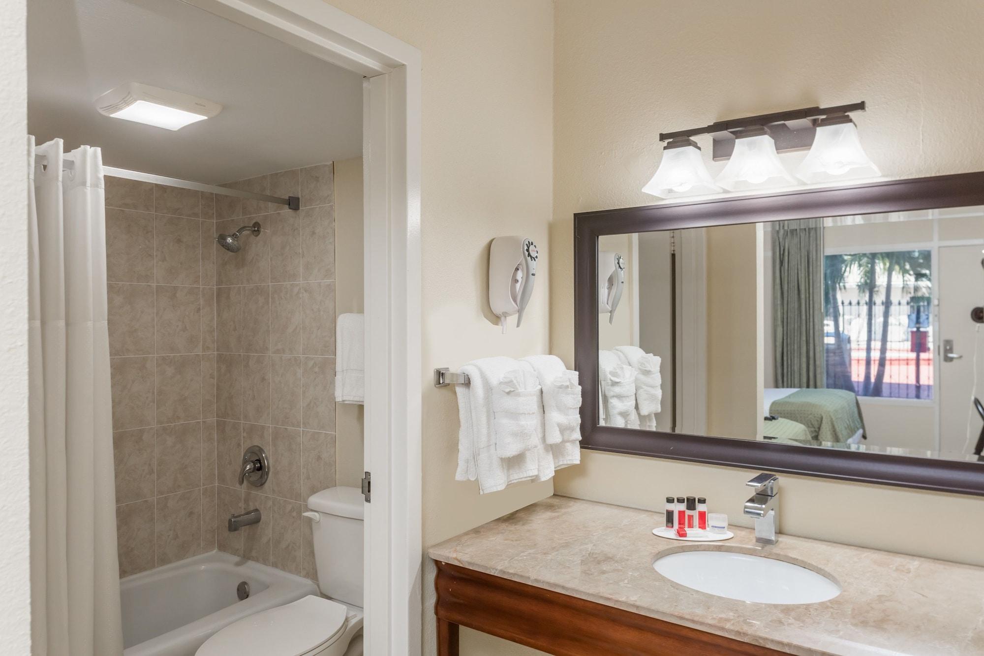 Super 8 By Wyndham Hotel