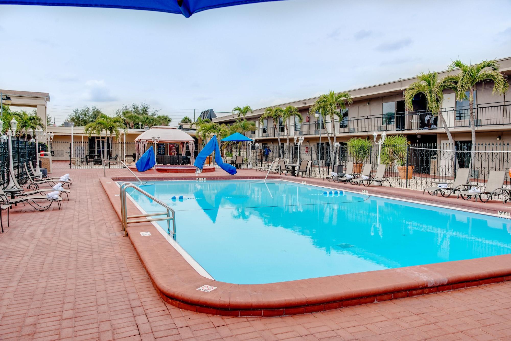 Super 8 By Wyndham Hotel