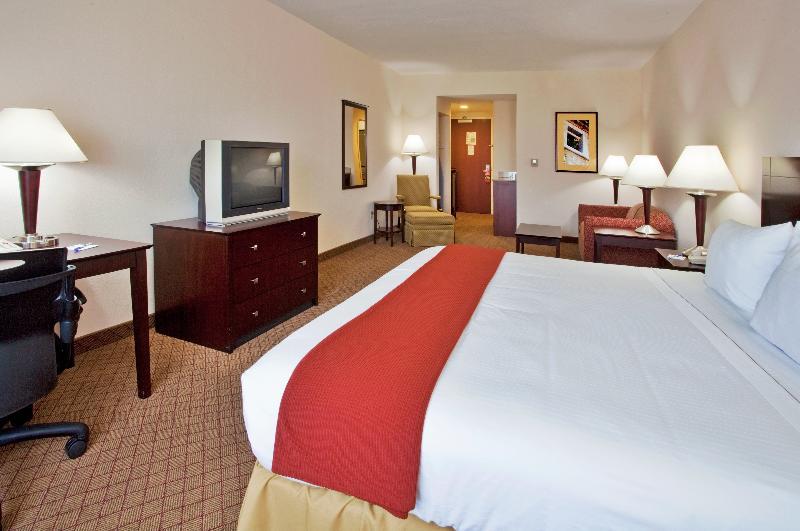 Hotel Express & By Ihg 2*