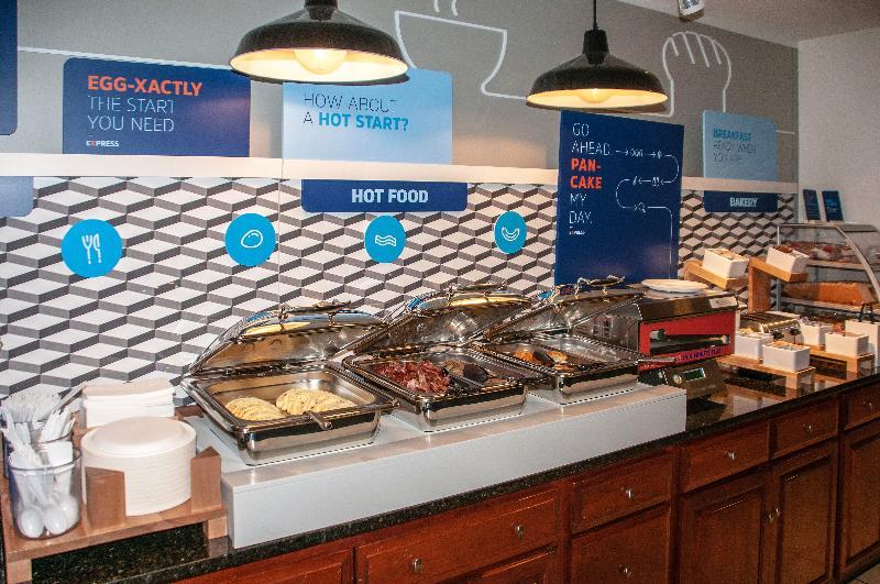 Hotel Express & Orange - Deltona By Ihg