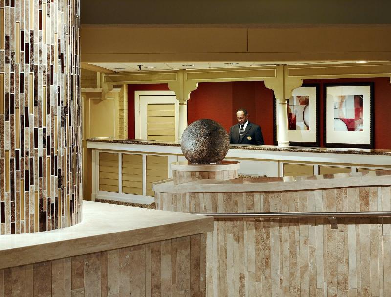 Crowne Plaza Airport By Ihg 4*