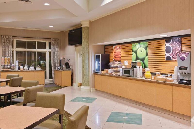 La Quinta By Wyndham Butler Blvd 3*