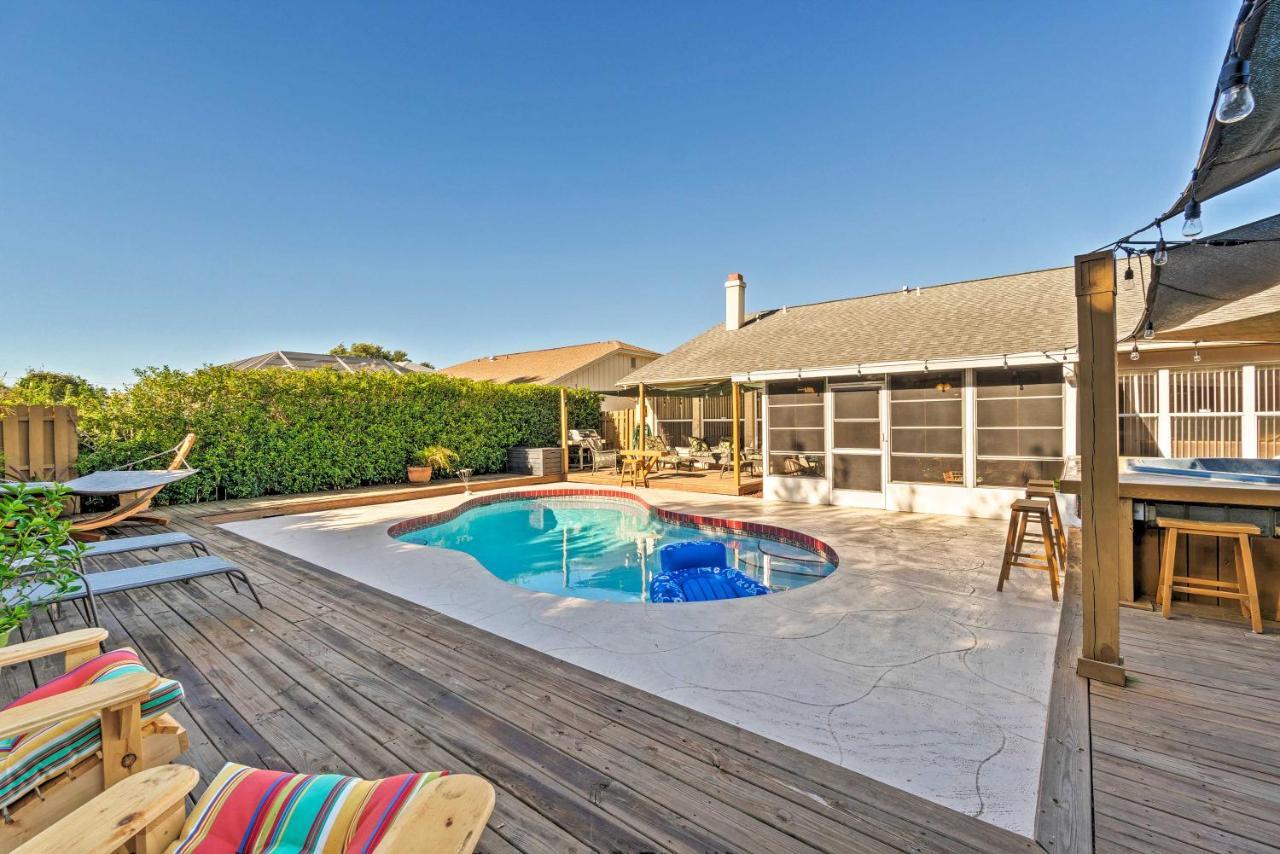 Holiday home Retreat With Backyard Oasis Near Beach! Bradenton