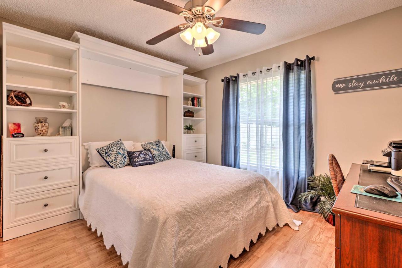 Centrally Located With Pool And Yard *